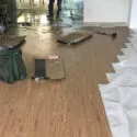 Thi công lắp đặt sàn nhựa Deluxe Tile DW1008C