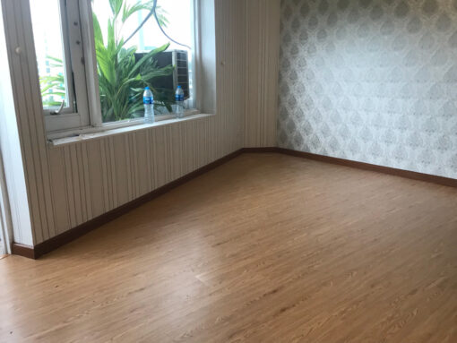 Sàn nhựa giả gỗ có hèm khóa Deluxe Tile DW1008C